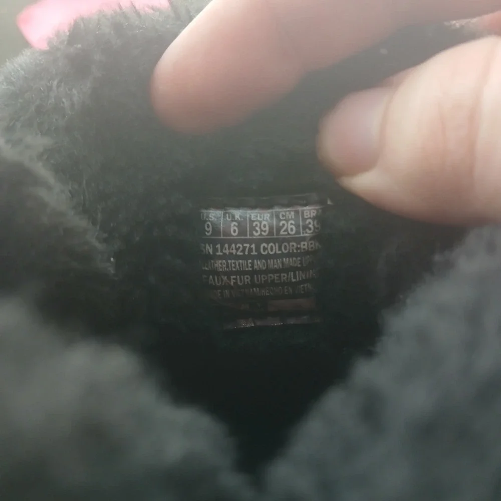 Skechers‎ On-the-GO Joy Boots 9 Black Faux Fur Suede Winter Cozy Gorpcore 144271